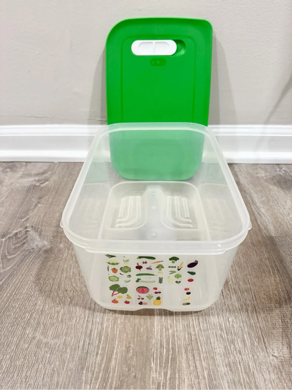 Tupperware FridgeSmart 2.4L Produce Keeper Green Vent Storage Container